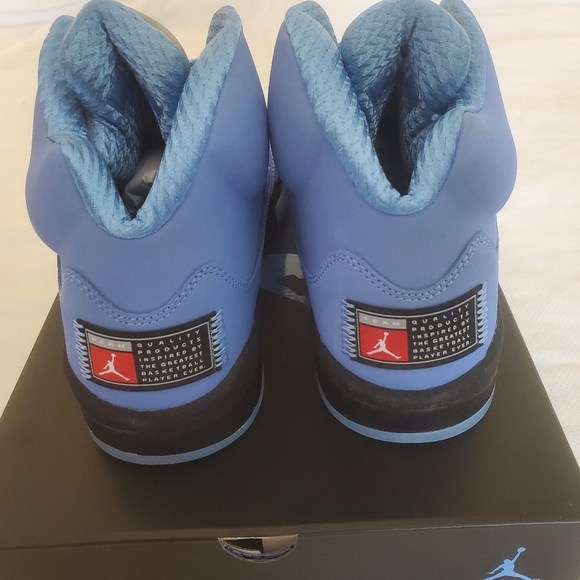 Size 12 - Jordan 5 University Blue. Deadstock DV1310-401